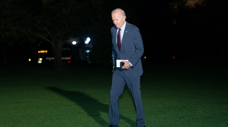 A finales de agosto, Biden anunció que perdonará parte de la deuda que millones de universitarios contrajeron con el Gobierno. Foto: EFE