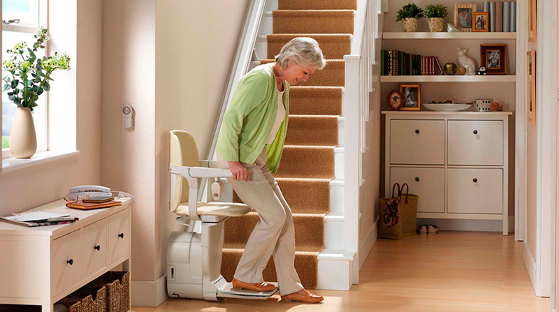Las adecuaciones en el hogar pueden ser de mucha utilidad para los adultos mayores; también se los puede pensar en el largo plazo para todo individuo. Foto: Pexels
