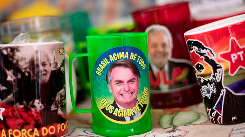 La mercadotecnia electoral brasileña se vale de todas las posibilidades para influir en favor de Jair Bolsonaro o Lula da Silva. Foto: EFE
