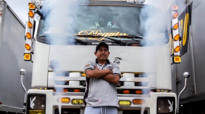 Los camiones tienen dispositivos que emanan humo, como si el vehículo estuviese arrojando bocanadas de aire. Foto: Diego Pallero / EL COMERCIO