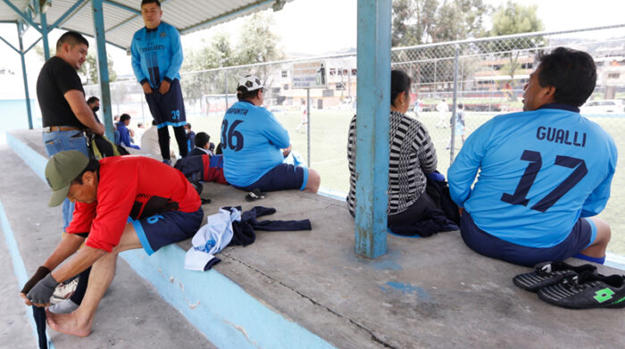 Los partidos son pitados por árbitros contratados por el gremio para evitar malentendidos entre compañeros. Foto: Diego Pallero / EL COMERCIO