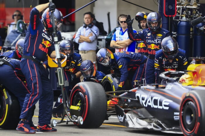 Max Verstappen en los pits del Gran Premio de México. Foto: EFE