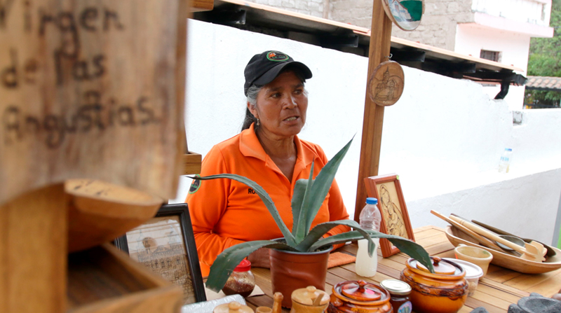Mujeres de la Parroquia Puéllaro se organizan para realizar emprendimientos de artesanías, gastronomía y turismo. Foto: Carlos Noriega / EL COMERCIO