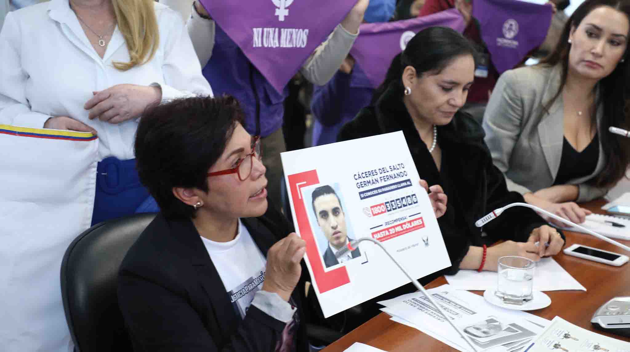 Elizabeth Otavalo, madre de María Belén Bernal, participó de la sesión 3 de la Comisión especial por el femicidio de su hija. Foto: Asamblea Nacional.