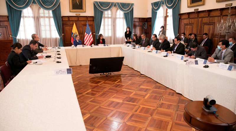 Representantes de Ecuador y de Estados Unidos trataron temas de migración riesgosa en el Ministerio de Relaciones Exteriores y Movilidad Humana. Foto: Cortesía