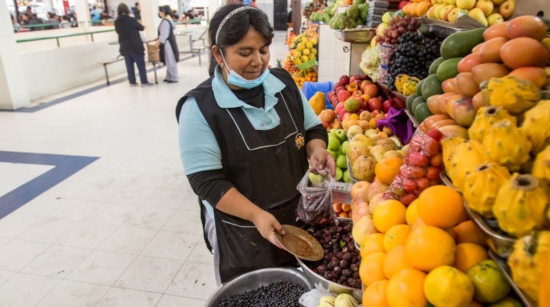 Recorridos por distintos mercados de Quito para verificar los precios de los ingredientes de la Colada Morada. Foto: Carlos Noriega/ El Comercio