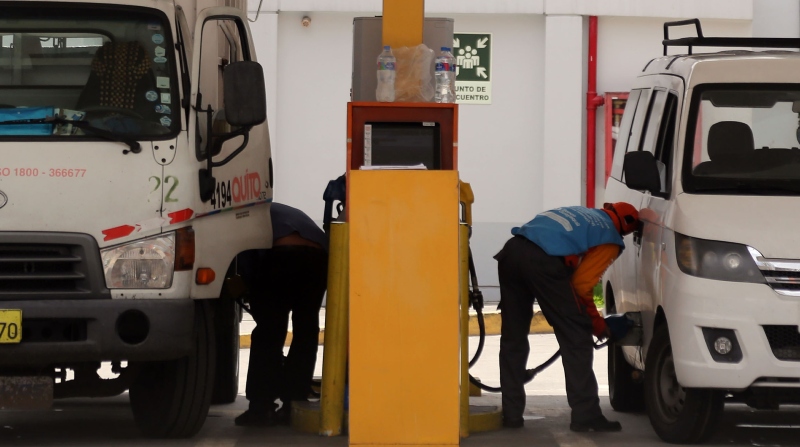 Hace 10 días se acordaron los criterios de exclusión para definir quiénes pagarán un precio mayor por diésel y gasolinas en el país. Foto: Julio Estrella / El Comercio.