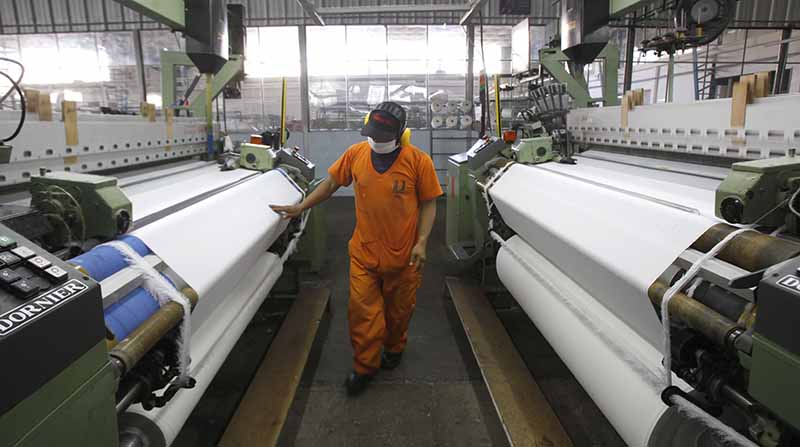 La industria textil asume los costos de producción que se han encarecido por la inflación. Gran parte de materia prima es importada. Vicente Costales / EL COMERCIO