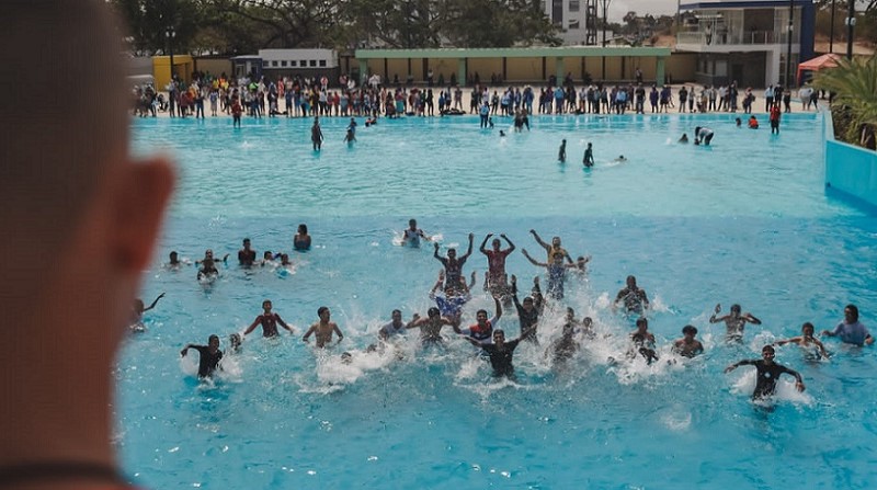 El Municipio de Guayaquil abrió a mediados de octubre una piscina con olas en el sector del Batallón del Suburbio, al suroeste de la ciudad. Foto: Cortesía Alcaldía de Guayaquil