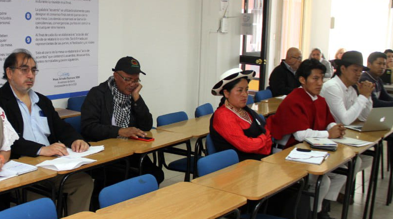 Cuatro mesas aún siguen en diálogos entre representantes del movimiento indígena y Gobierno. Foto: Ministerio de Gobierno