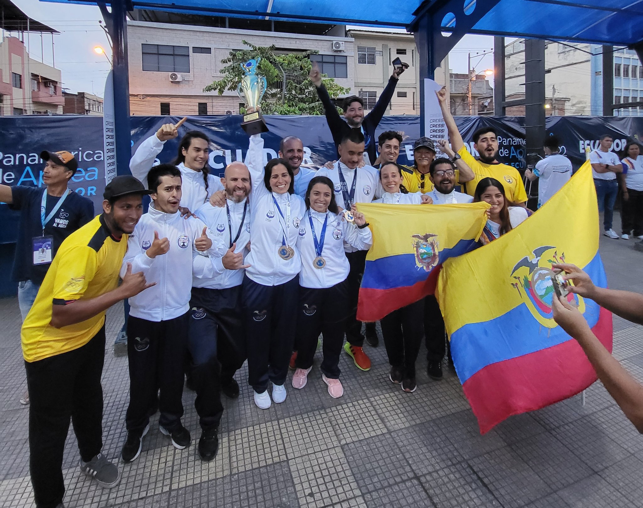 Selección de Ecuador de Apnea, campeones panamericanos en Guayaquil. Foto: Twitter de Roberto Ochoa