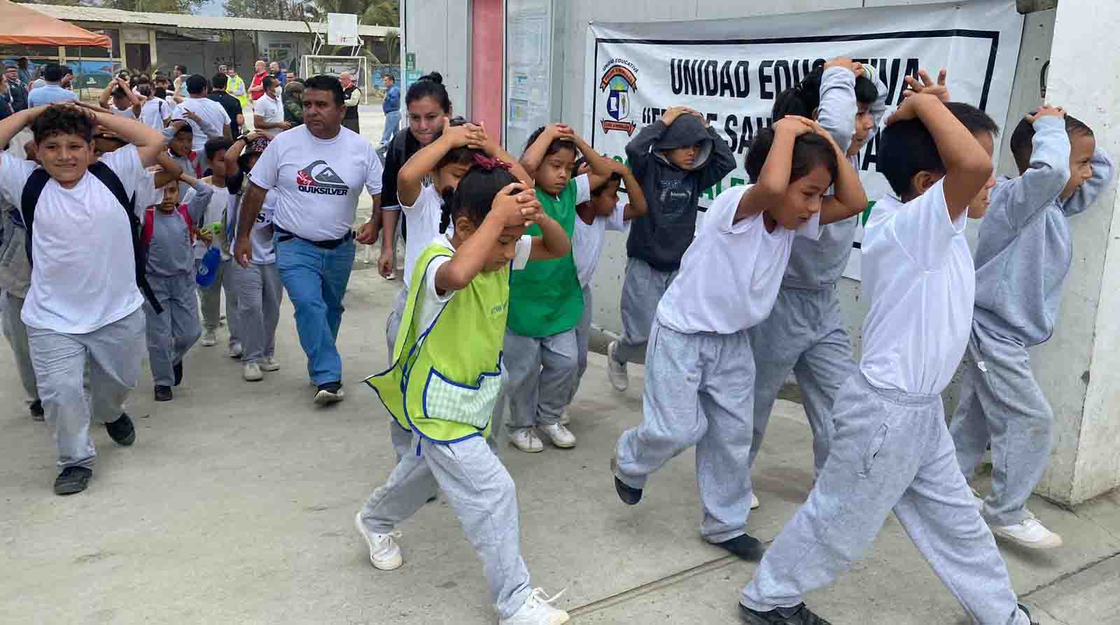 Imagen referencial. 122 instituciones educativas fiscales no tendrán clases el viernes 28 de octubre en Guayaquil. Foto: Twitter Ministerio de Educación
