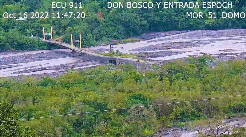 El sitio del puente es el área más sensible de los 97 kilómetros que tiene el Upano. Foto: Twitter de @ECU911_Macas