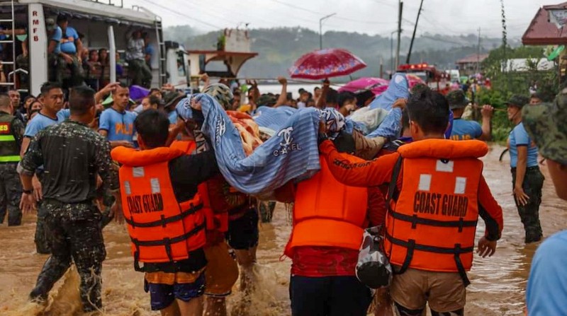 Filipinas evacúa a 5 000 personas a causa de una nueva tormenta tropical. Foto: Twitter @Enorablecom