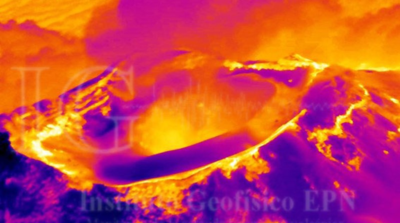 Foto compartida por el Instituto Geofísico donde muestra el volcán Cotopaxi a través de una imagen térmica. Foto: S. Vallejo. IG-EPN