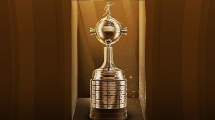 Trofeo de la Copa Libertadores que se entrega al equipo campeón de cada edición. Foto: Twitter @Libertadores.