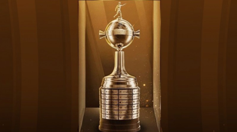 Trofeo de la Copa Libertadores que se entrega al equipo campeón de cada edición. Foto: Twitter @Libertadores.
