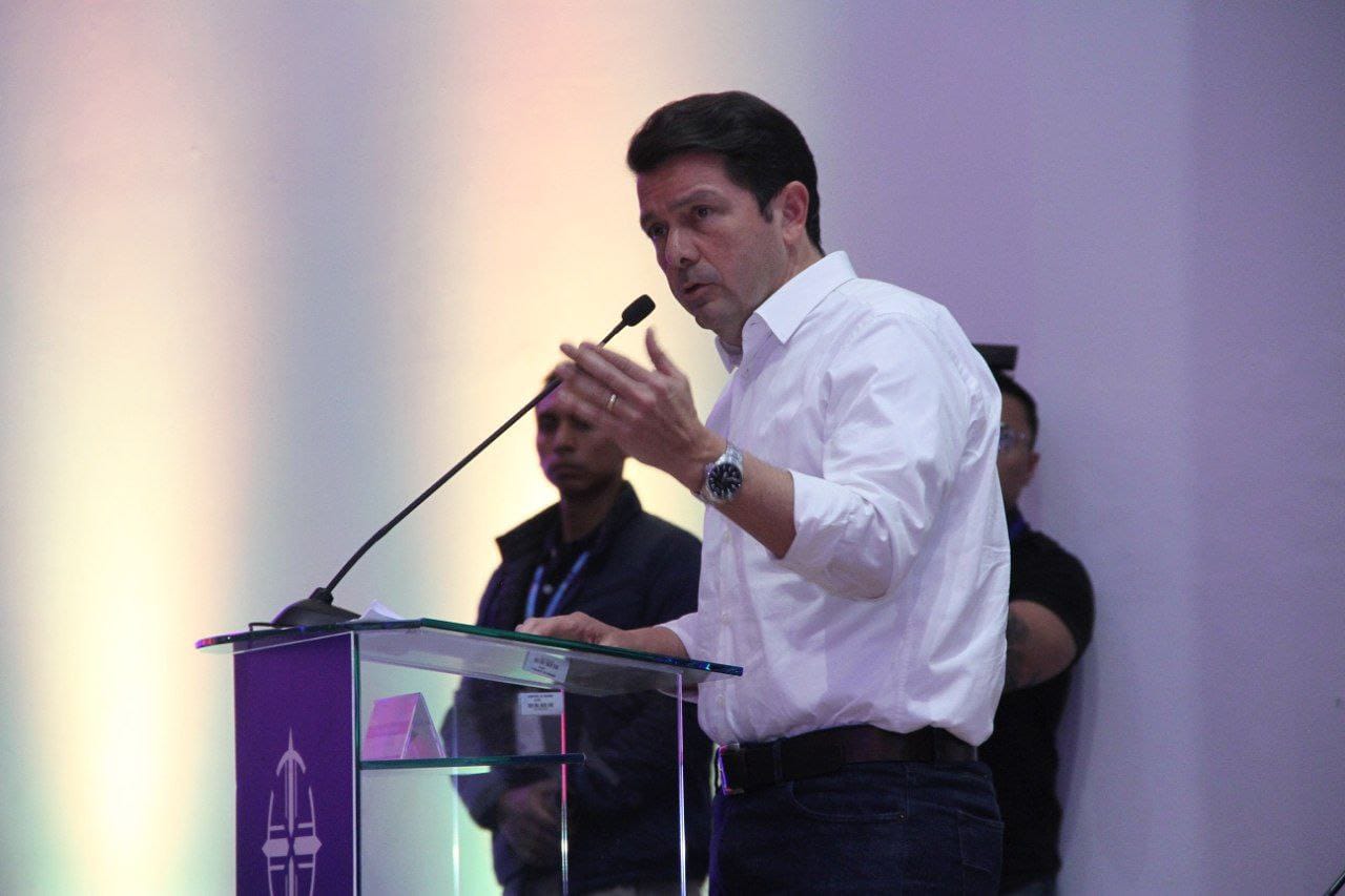 Ministro Jiménez cuestiona anuncio de eventual movilización de la Fenocin cuando está en marcha la fase de implementación de acuerdos. Foto: Twitter del Ministerio de Gobierno.