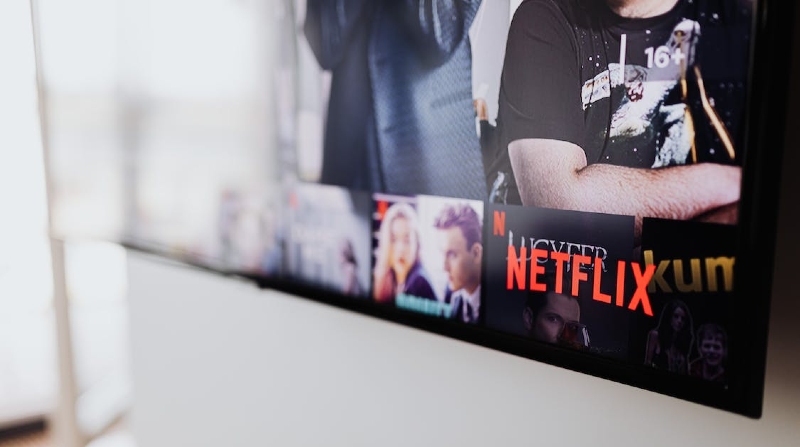 A partir de 2023, la plataforma Netflix revisará la IP de los usuarios para evitar el uso compartido de cuentas. Foto: Pexels.