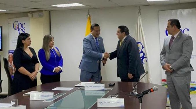 El nuevo Procurador General del Estado tiene experiencia en el sector privado (Banco de Guayaquil), que destacó para la designación el presidente del Cpccs. Foto: Twitter del Cpccs