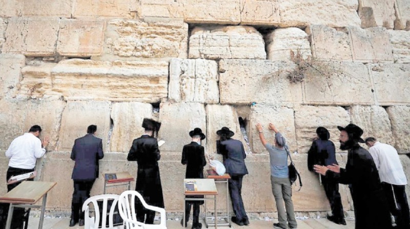 El Muro de los Lamentos, el último vestigio del templo judío en Jerusalén, fue parte del proceso de investigación. Foto: EFE.