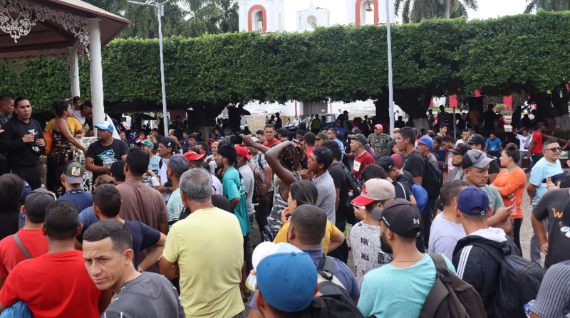 Grupos de personas migrantes protestan en la ciudad de Tapachula, en el estado de Chiapas (México). Foto: EFE