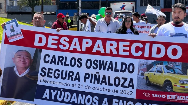 En el parque El Arbolito se presentó una marcha por la desaparición de Carlos Segura. Foto: Patricio Téran / EL COMERCIO.