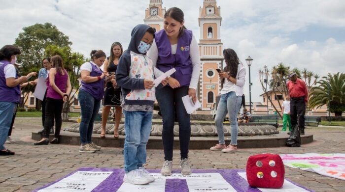 En Conocoto, mujeres voluntarias realizaron una activación sobre las Warmi Pichincha. Fotos: Carlos Noriega / EL COMERCIO.