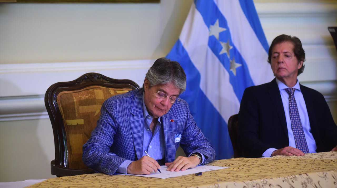 El presidente Guillermo Lasso, firmó el Decreto de Gobernabilidad del IESS. Foto: Blanca Moncada / EL COMERCIO