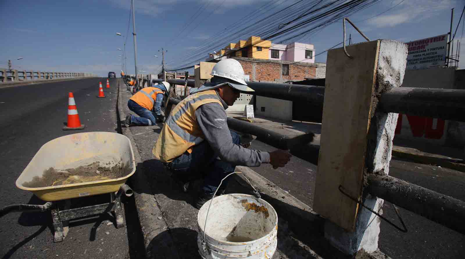 Las obras que se ejecutan no impiden el tránsito vehicular. Foto: Julio Estrella / EL COMERCIO