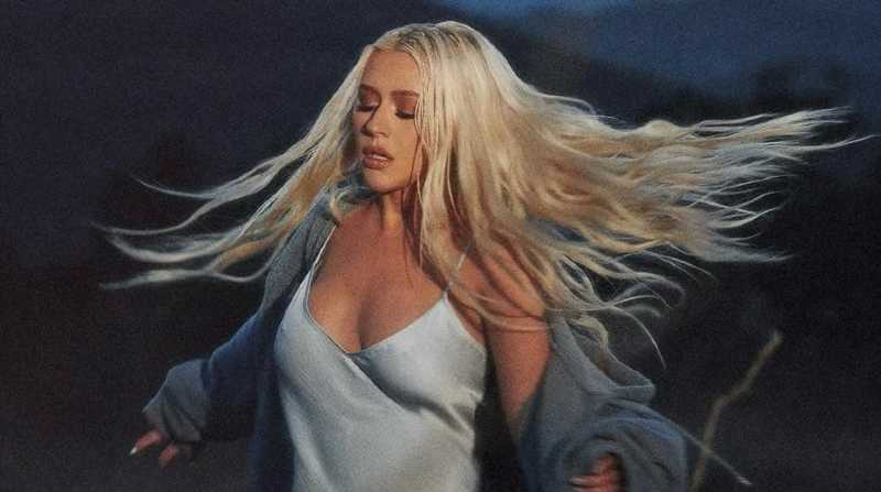 La cantante estadounidense Christina Aguilera presentó un nuevo tema musical que aborda sobre su infancia. Foto: Facebook de la artista
