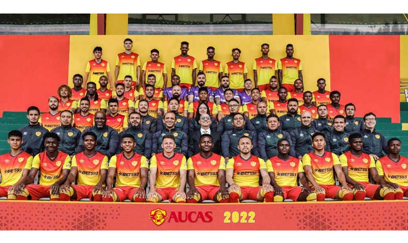 El equipo completo del Aucas en la foto oficial del 2022. Foto: Sociedad Deportiva Aucas