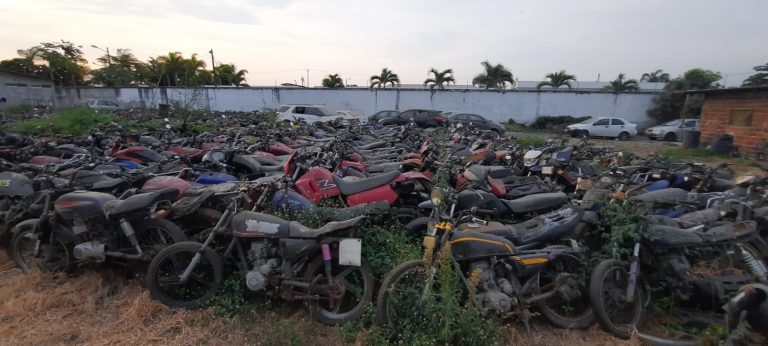 La Policía inició el proceso de chatarrización de 3 373 autos y motos. Foto: Cortesía/Policía