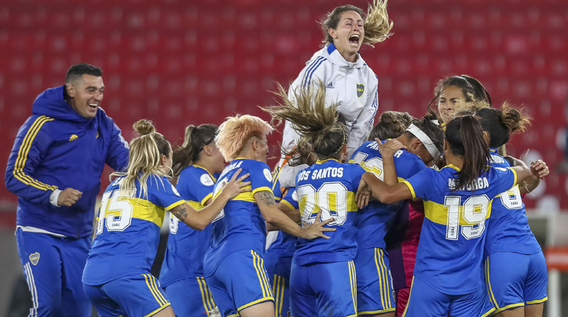 Jugadoras de Boca celebran al ganar la serie de penaltis de las semifinales de la Copa Libertadores Femenina ante Deportivo Cali. Foto: EFE