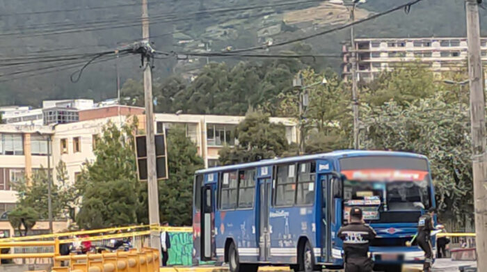 El bus de servicio urbano circulaba en sentido occidente- oriente, cuando se produjo el siniestro mortal. Foto: Cortesía