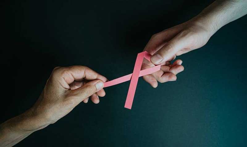 Imagen referencial. El rosa es el color representativo de la lucha contra el cáncer de mama. Foto: Pixabay