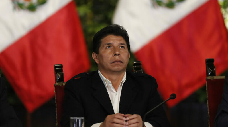 El presidente de Perú, Pedro Castillo, ofrece una rueda de prensa con corresponsales internacionales, en Lima (Perú). Foto: EFE.