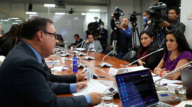 Juan Zapata, ministro del Interior, durante su comparecencia en la Comisión Ocasional. Foto: Asamblea