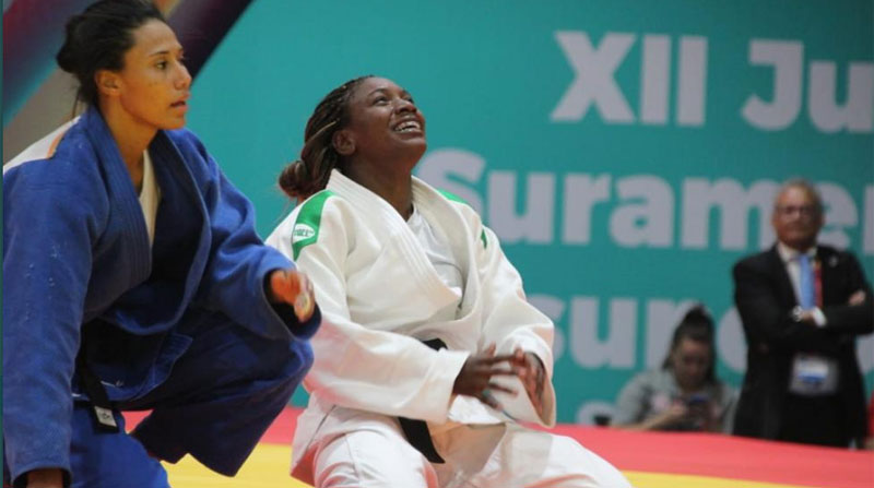 Celinda Corozo (der.) ganó la medalla de oro en judo, en los Juegos Suramericanos. Entre los varones, Freddy Figueroa también ganó. Foto: Twitter @ECUADORolimpico