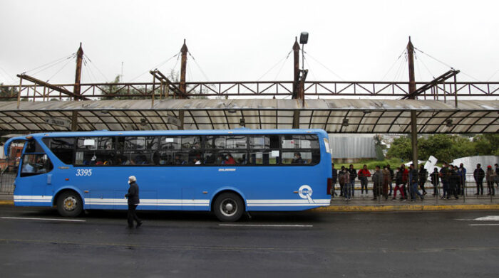 Imagen referencial. Un bus de servicio público atropelló al niño. Foto: Archivo/ EL COMERCIO