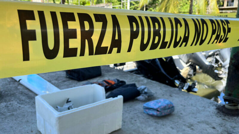 Fotografía cedida por el Ministerio de Seguridad Pública que muestra elementos hallados de un jet privado, en San José (Costa Rica). Foto: EFE.