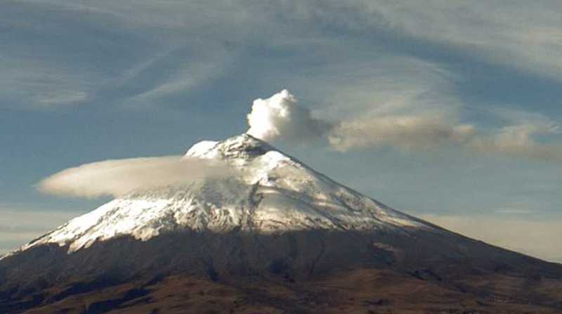 El volcán Cotopaxi es vigilado debido al incremento de actividad en la madrugada. Foto: Cortesía IG