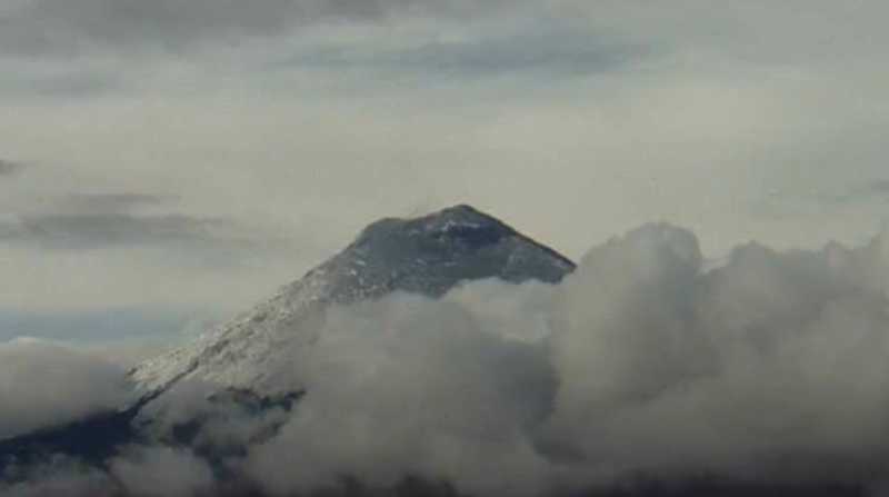 El Instituto Geofísico reportó que lahares descienden del volcán Cotopaxi, este domingo 23 de octubre. Foto: Twitter IG