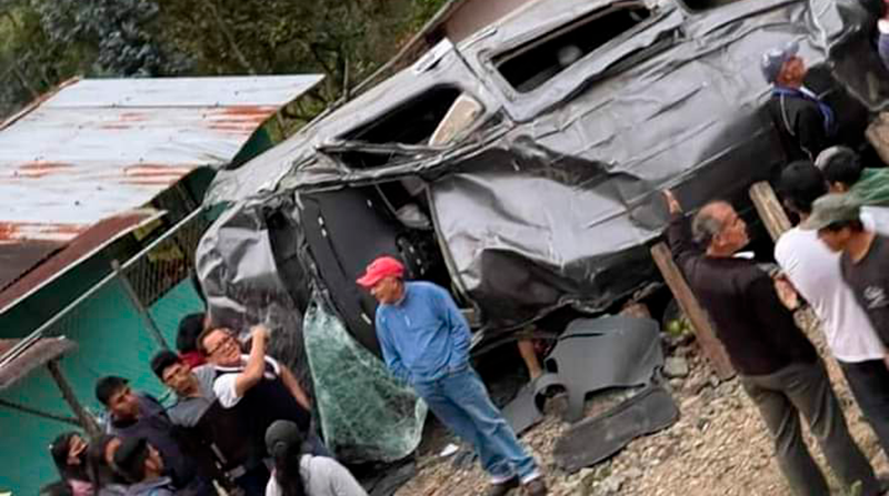 El vehículo quedó reducido a chatarra tras el siniestro de tránsito en la provincia de Cotopaxi. Foto: ECU 911