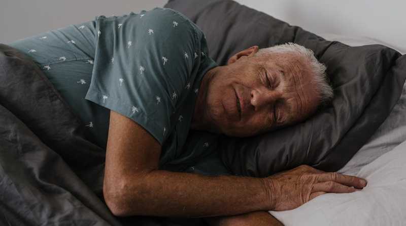 Imagen referencial. En las personas adultas dormir menos de cinco horas pueden afectar su salud. Foto: Pexels