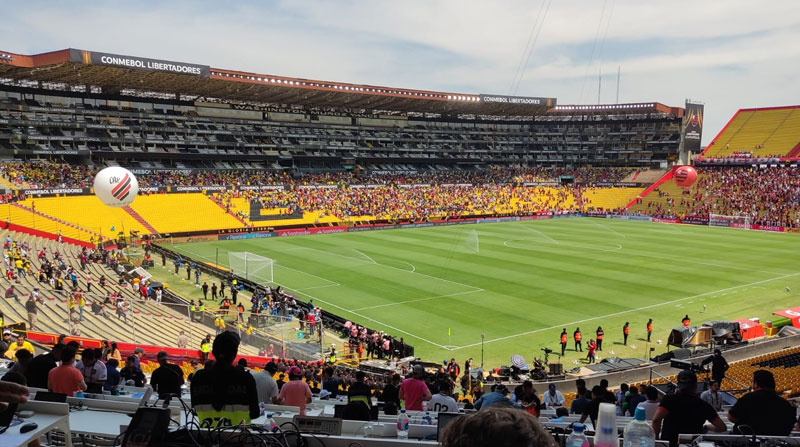 Los hinchas brasileños llenaron llegaron al estadio Monumental de Guayaquil, para la final de la Copa Libertadores. Foto: Ronald Ladines/ EL COMERCIO