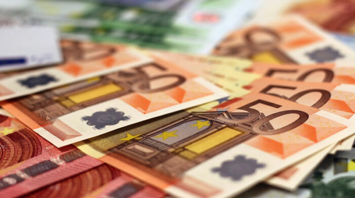 Imagen referencial. La cotización del euro superó la paridad del dólar, impulsada por las nuevas tasas de interés en el Banco Central Europeo. Foto: Pixabay