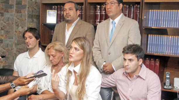 Los familiares de María José Coni y Marina Menegazzo brindaron una declaración a la prensa de Ecuador en 2016. Foto: Archivo / EL COMERCIO