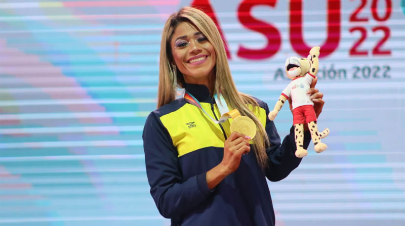 La ecuatoriana Rafaela Cornejo ganó el oro en fisicoculturismo, categoría fitness bikini +1,63 metros. Foto: Cortesía.