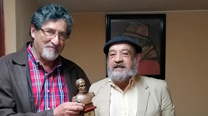 En octubre del 2020, la Universidad Andina Simón Bolívar nombró a Francisco Rhon (derecha) consejero Honorario por contribuir en estudios agrarios. Foto: Universidad Andina Simón Bolívar